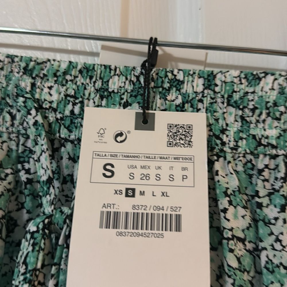 NWT Cute Green Floral ZARA Skort - Drawstring Stretch Waist Size Small Skort - Picture 3 of 3
